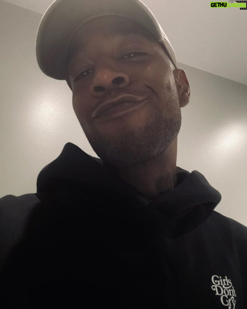 Kid Cudi Instagram - ✌🏾☺️💕