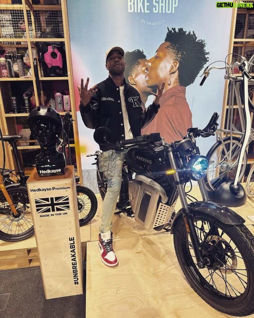 Kid Cudi Instagram - Had a dope meeting at Selfridges today @theofficialselfridges Members Of The RAGE will officially hit their stores in July. I cant fuckin believe this man. Havin my brand in stores is something I couldnt imagine happening for me. If you keep workin hard and put your heart into something, the results will blow your mind. DREAM BIG. More news about other stores carrying MOTR comin soon. #membersoftherage