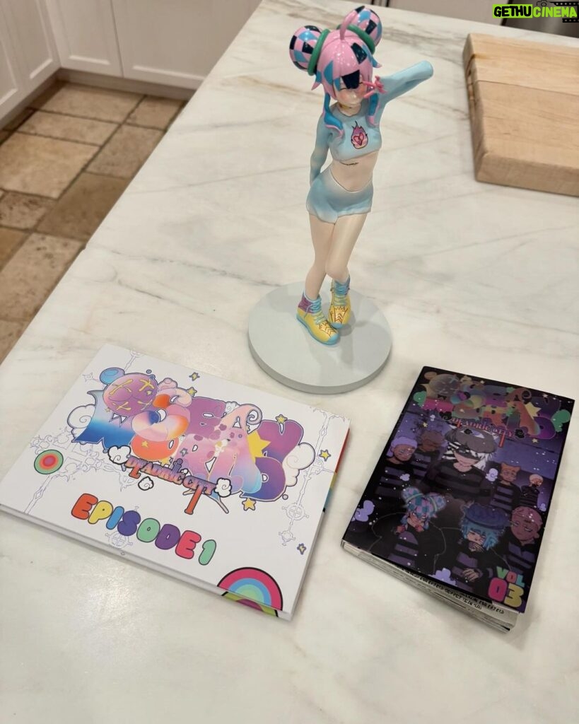 Kid Cudi Instagram - Gift for my bday from the chosen @oseanworld 🙏🏾✨❤️ thanx fam!! I LOVE IT!!! A rare Yameii sculpture, only 7 made, and some dope artwork done by Osean himself, and also a cool book that shows a full episode Deadric City. Ull be seein a bit more from Osean and I very very soon 😉 MAD SOLAR ✌🏾🚀🚀 @yameiionline