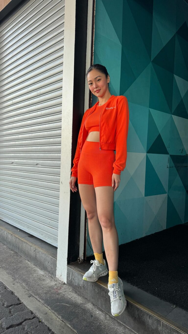 Kim Chiu Instagram - About last Sunday! 🧡 had fun at the #WomensRunPH event! Woke up at 3am and joined the 10km Run! It was a fun event and of course, I ran for @glutacph family. After I ran, quick freshen up then went to the #GlutaC booth 🧡🧡🧡 met beautiful, strong women and I love it that women support women!!! Mabuhay ang mga kakababaihan! Cheers for being strong, confident, and beautiful!!! Thank you Choosies for visiting our booth!! Nice to meet all of you! 🧡#KimChooseGlutaC #ChooseToCWithGlutaC Thank you po 😊 Shout out also to my friend @rinaveracruz for joining me sa run!🏃🏻‍♀️