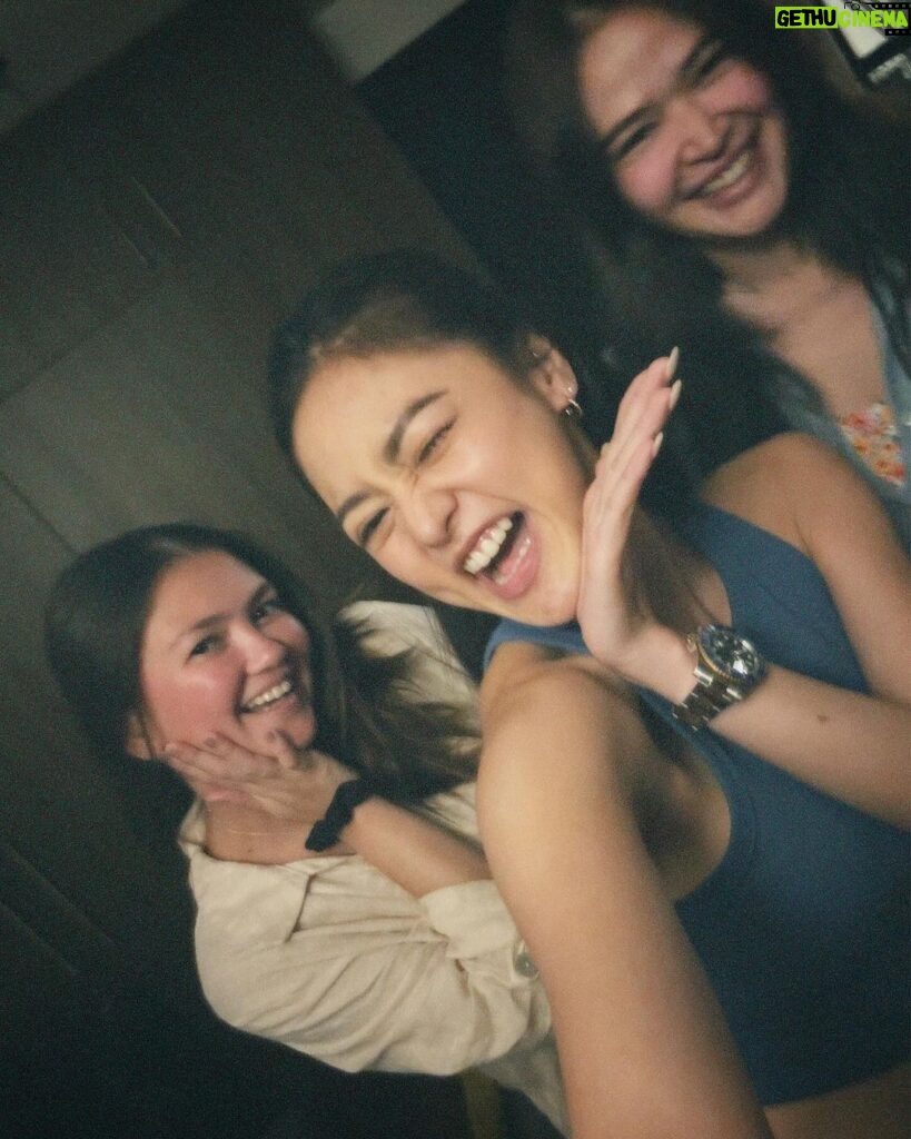 Kim Chiu Instagram - When #AngBeKi reunites!🩷💛❤️😂 miss you and love you both so much, momsies!!! Also, bean is the cutest ever!!!🥰 Hay this friendship is 💎. For keeps forever!!!🫶🏻🥹