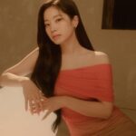 Kim Da-hyun Instagram - 작년부터 준비한 이번 앨범에 제가 작사한 곡이 실리는 것만으로도 기쁜 마음이었는데 원스가 편지로, 버블로도 우리 다현이가 작사한 노래들 잘 듣고 있다고 말해줄 때마다 뿌듯하고 힘이 나요. You get me는 콘서트 투어할 때 원스들을 보면서 느낀 감정들을 가사에 썼다고 말했었는데, 원스는 저에게 정말 큰 힘이 되어주는 존재예요. 이번 활동도 고생 많았고 또 봐요🫶