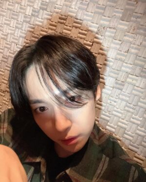 Kim Jin-woo Instagram - 목 꺽어봤어요 이거는요? 마지막