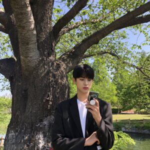 Kim Min-kyu Instagram - 봄이다~🌸🌸