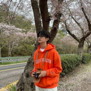 Kim Min-kyu Instagram - 벚꽃구경🌸🌸
#성공or실패??#비만안왔어도...