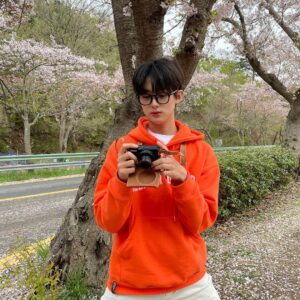 Kim Min-kyu Instagram - 벚꽃구경🌸🌸
#성공or실패??#비만안왔어도...