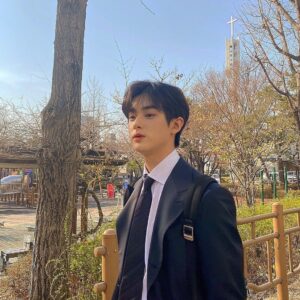 Kim Min-kyu Instagram - 안녕, 봄 🌸🌸