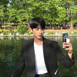 Kim Min-kyu Instagram - 봄이다~🌸🌸