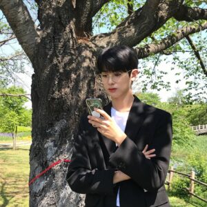 Kim Min-kyu Instagram - 봄이다~🌸🌸
