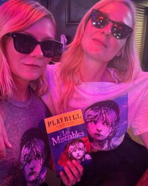 Kirsten Dunst Instagram - Concert of the summer! 🇫🇷🥖#24601