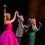 Kristin Chenoweth Instagram - we all love you endlessly, @wickedschwartz 💗 look at the impact you’ve had!! Photographed by Emilio Madrid @emiliomadrid Evan Zimmerman @evzmm Jenny Anderson @jennyandersonphoto Celebrating @wickedschwartz Produced by @creativepartnersproductions Presented by @metopera #MetOpera The Metropolitan Opera