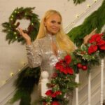 Kristin Chenoweth Instagram - *GIVEAWAY CLOSED* ad | Ready for some holiday magic? 🪄🖼️🎄🎁 Who’s the holiday merrymaker in your life? Nominate someone who goes out of their way to bring holiday magic to others and they could win Command™ Brand’s ultimate cheer package and $25,000 to make the holidays extra bright. To enter, follow @command, comment below and tag the one deserving merrymaker in your life. *NO PURCHASE NECESSARY. Open only to legal residents of the U.S and D.C. who are legal age of majority in their jurisdiction of residence with a valid bank account located within the United States. Void where prohibited. Enter 11/8/23 at 8:00 am CT - 11/29/23 at 11:59 p.m. CT. LIMIT 1 ENTRY PER PERSON. Taxes are the responsibility of the winner. Subject to the Official Rules available at www.command.com/holidaymagic. Sponsor: Command™ Brand, 3M, St. Paul, MN 55144.