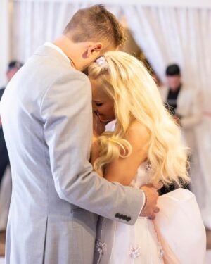 Kristin Chenoweth Instagram - best day of 2023, best day ever 🤍

📸: @dalebenfield