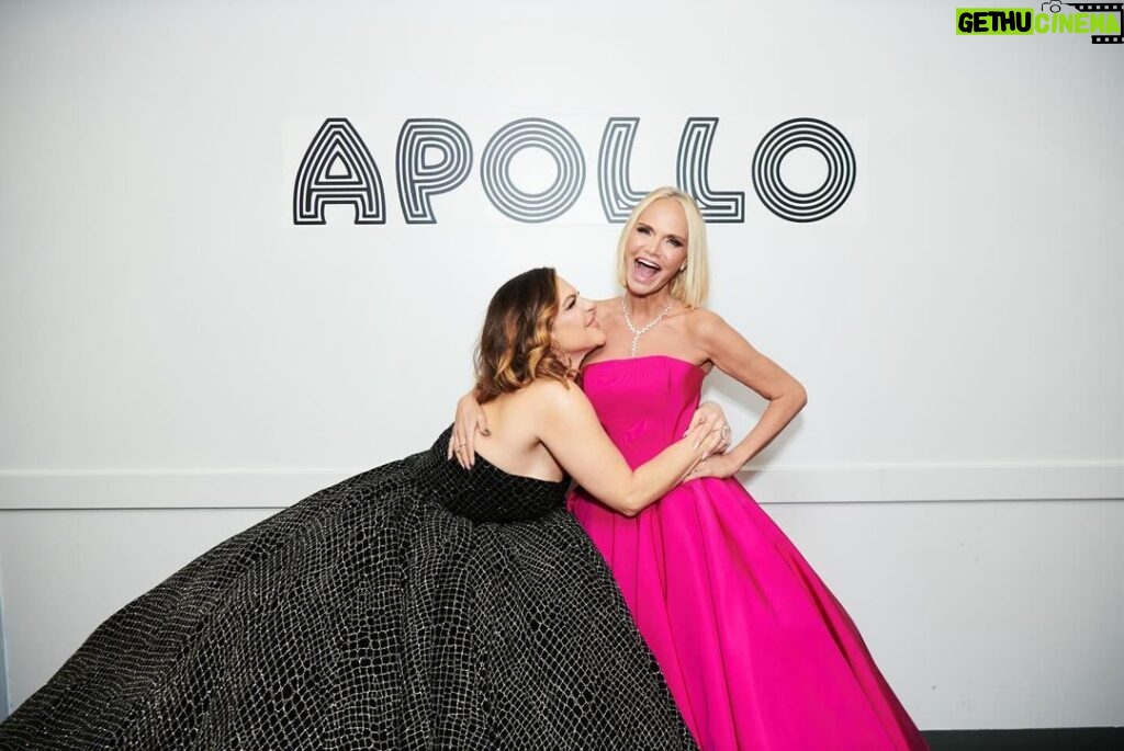 Kristin Chenoweth Instagram - In classical, there is control. In pop, there is freedom. It’s amazing when an artist has both control and freedom. That’s Shoshana. The real deal. I love you @shobean!!! 📸: @jennyandersonphoto @apollotheater @csiriano @brucewaynemua Apollo Theater, Harlem