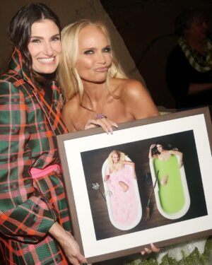 Kristin Chenoweth Instagram - I’m sorry, but I can’t stop posting about #Wicked20… 🫧🩷💚🫧

📸: @broadwaybruce_ @bruglikas 

Dress by @halpernstudio 
Shoes by @daccori_ 
Styled by @debswatson 
Glam by @brucewaynemua
