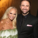 Kristin Chenoweth Instagram - I’m sorry, but I can’t stop posting about #Wicked20… 🫧🩷💚🫧 📸: @broadwaybruce_ @bruglikas Dress by @halpernstudio Shoes by @daccori_ Styled by @debswatson Glam by @brucewaynemua Gershwin Theater