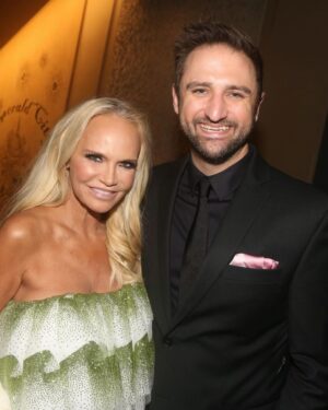 Kristin Chenoweth Instagram - I’m sorry, but I can’t stop posting about #Wicked20… 🫧🩷💚🫧

📸: @broadwaybruce_ @bruglikas 

Dress by @halpernstudio 
Shoes by @daccori_ 
Styled by @debswatson 
Glam by @brucewaynemua