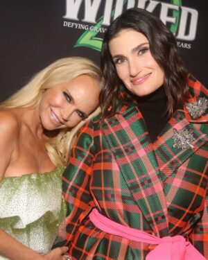 Kristin Chenoweth Instagram - I’m sorry, but I can’t stop posting about #Wicked20… 🫧🩷💚🫧

📸: @broadwaybruce_ @bruglikas 

Dress by @halpernstudio 
Shoes by @daccori_ 
Styled by @debswatson 
Glam by @brucewaynemua