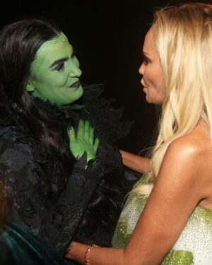 Kristin Chenoweth Instagram - I’m sorry, but I can’t stop posting about #Wicked20… 🫧🩷💚🫧

📸: @broadwaybruce_ @bruglikas 

Dress by @halpernstudio 
Shoes by @daccori_ 
Styled by @debswatson 
Glam by @brucewaynemua