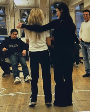 Kristin Chenoweth Instagram - POP-U-LAR ✨💖🪄
#Popular rehearsals… many many moons ago. Having the best time on this trip down memory lane. One week until it’s officially #Wicked20!! 
@idinamenzel @wicked_musical
