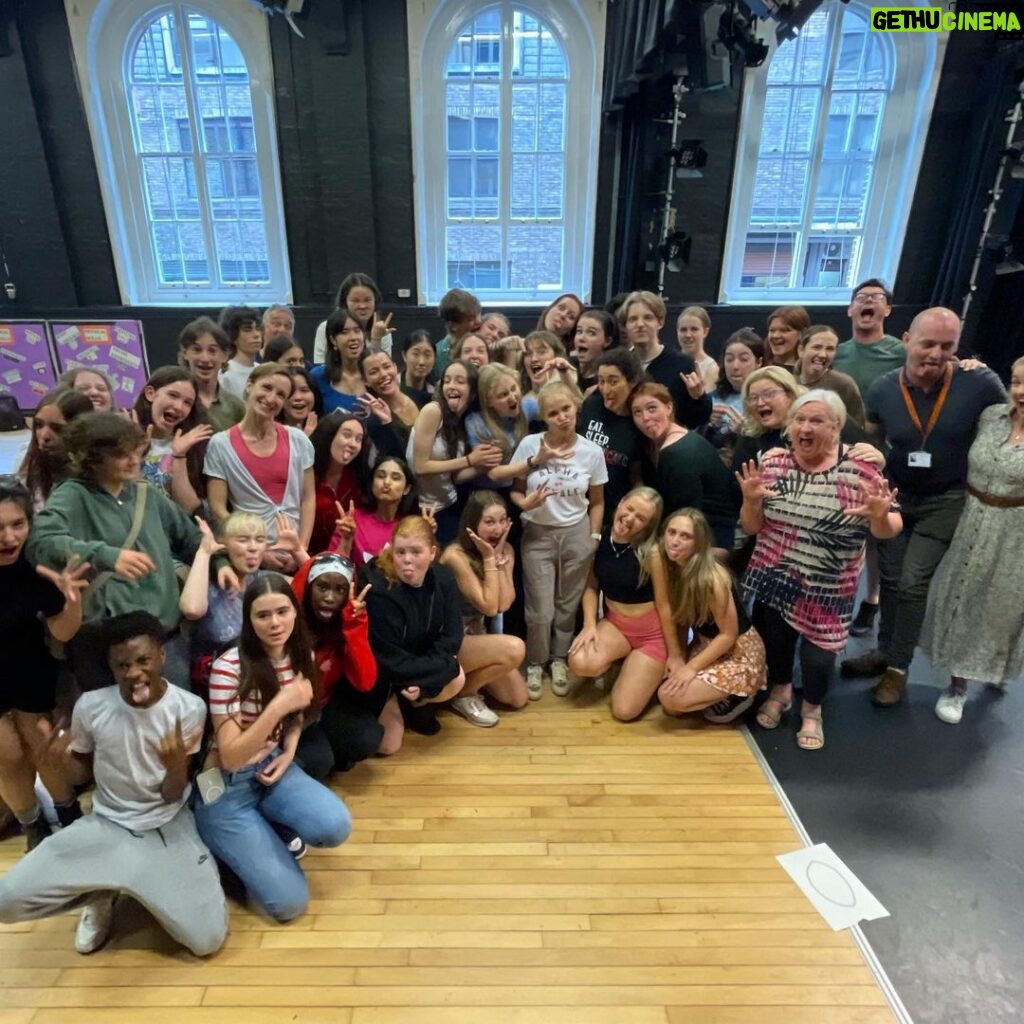 Kristin Chenoweth Instagram - Today, @marymitchellc and I got to visit our @kcbbc_camp student @louisa.roberts33 and her friends at the Junior Royal Academy of Music’s musical theater training rehearsal. They blew us away with their talent and passion!! 💕🇬🇧 London, United Kingdom