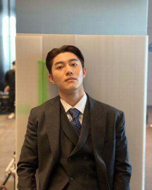 Kwak Dong-yeon Instagram - 빈센조의 금손,미스블러드 
분장•미용팀 육민정 행동대장님 작품 
끝나지마 #vincenzo
