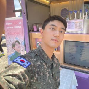Kwak Dong-yeon Instagram - 심장곽동 충성❤️
힘내서 촬영할게요!
#곽동연