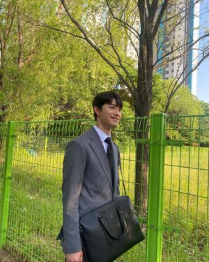 Kwak Dong-yeon Instagram - 킹상식이 😶
오늘도 9시 ENA에서 가우스전자!