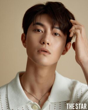 Kwak Dong-yeon Instagram - THESTAR 5월호
#곽동연 #🧏🏻‍♂️
인터뷰 보다보면 내일 빈센조한다🤌🏻