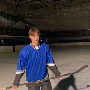 Kwak Dong-yeon Instagram - 2주 기다리느라 힘드셨죠?
기다린만큼 더 재밌는 오늘의
#vincenzo 🏒🤷🏻🤌🏻