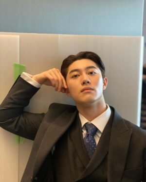 Kwak Dong-yeon Instagram - 빈센조의 금손,미스블러드 
분장•미용팀 육민정 행동대장님 작품 
끝나지마 #vincenzo