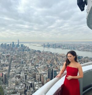 Lacey Chabert Instagram - I had the unique privilege of being allowed to step out onto the highest observation deck in the Western Hemisphere. Thank you @empirestatebldg for the amazing tour! Faced my fear of heights!