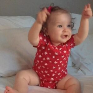 Lacey Chabert Instagram - Let’s dance with the birthday girl!!!! 🎉 At 5:24 on September 1, 2016 God blessed us with this little ball of sunshine and she has brought pure joy to our family every moment since. I’m so proud of your kind heart, Julia. You are the light of my life and I love you more than words can ever say. Happy Birthday my precious girl!!❤️🎂❤️🎂❤️🎂❤️🎂 This video was from her first birthday. She was obsessed with the music in some commercial so Wendy and I kept rewinding it to watch her dance. We were laughing so hard we cried! I know Wendy is smiling down on her today ❤️ #HappyBirthday #6yearsold #Godisgood #birthdaydance