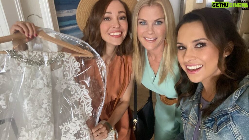 Lacey Chabert Instagram - The Wedding Veil premieres in just 30 minutes! Thanks so much for going on this journey with us 🤍If you like, you can live tweet with us by using the hashtag #theweddingveil See you soon! #bts @hallmarkchannel