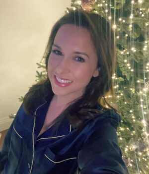 Lacey Chabert Instagram - Joining #OscarsKidsPJParty in my PJ’s in support of @oscarskidsamerica Please visit  Oscarskids.org to learn more about the groundbreaking DIPG and pediatric cancer research. You can donate at letsengage.com/OscarsKids for a chance to win the Ultimate Sweet Treat Vacation to Maui! #OscarsKids ❤️