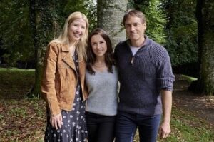 Lacey Chabert Instagram - Christmas at Castle Hart premieres tonight. Given the circumstances I won’t be able to live tweet. I didn’t know if I’d be able to talk about it much at all, but after a lot of thought, it became clear to me.  My sister was my biggest cheerleader and would want me to still celebrate my work. She’d be down right annoyed with me if I didn’t! In a strange twist of fate, one of the things that separates this Christmas movie from my other ones is that it actually features a beautiful relationship between two sisters. While we were filming I thought about Wendy many times as the character of Margo reminded me so much of her. On our first meeting I told our wonderful director @scainprod about this. Wendy was the funny one. She was always the first one to have some outlandish plan that usually got us into a little bit of fun trouble and had us laughing so hard tears rolled down our cheeks. Margo reminded me of her and @alihardiman brings this  character to life in the most perfect way! I also want to honor and celebrate our incredible cast and crew and everyone at Hallmark channel who worked SO hard on this project. Filmmaking is truly a collaboration and I appreciate every single person who made this delightful movie happen. 

So tonight, I’d like to dedicate this movie to my sister and let it serve as a tribute to her beautiful life. If you watch, I hope it makes you laugh and brings you some Christmas cheer. I hope you’ll hug your loved ones tight as you enjoy the movie. Thank you for your continued support. My love to you all! ❤️ @hallmarkchannel tonight 8/7c