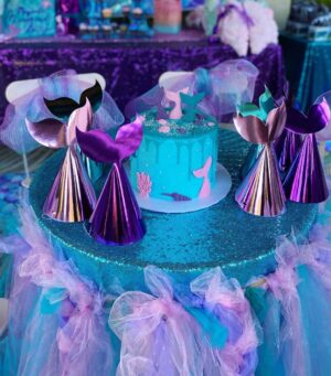 Lacey Chabert Instagram - #TBT to Julia’s 5th birthday party!  I’ve always loved planning parties for friends and family so I’ve had so much fun throwing themed birthday parties for my daughter. We love any excuse to have people over and have a fun celebration together! 🎉Julia chose “Magical Mermaid” as the theme. 🧜‍♀️We made tutu skirts for the tables, created our own little photo booth and a mermaid store to spoil the kiddos with prizes. Thank you @jeanniesweets for making the most adorable cake! 🎂  #funmemories #birthday #homemadeparty #DIY