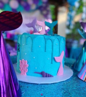 Lacey Chabert Instagram - #TBT to Julia’s 5th birthday party!  I’ve always loved planning parties for friends and family so I’ve had so much fun throwing themed birthday parties for my daughter. We love any excuse to have people over and have a fun celebration together! 🎉Julia chose “Magical Mermaid” as the theme. 🧜‍♀️We made tutu skirts for the tables, created our own little photo booth and a mermaid store to spoil the kiddos with prizes. Thank you @jeanniesweets for making the most adorable cake! 🎂  #funmemories #birthday #homemadeparty #DIY