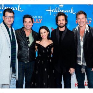 Lacey Chabert Instagram - When you run into many of your Christmas movie boyfriends at the same time😂 
#tbt #christmascon