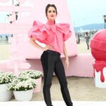Laura Marano Instagram - Ready set bow
