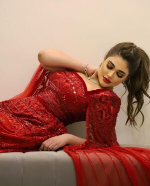 Layali Dehrab Instagram - عزيز النفس ماهو انسان متكبر بس يقدر قيمه نفسه 👌

ثاني سنه على التوالي مع افخم دار ازياء بالشرق الاوسط 
@labourjoisie @nadimski 
.
Special thanks for the most iconic fashion house 
For the lovely roses dress @labourjoisie & and thanks for the creative designer @nadimski 
.
Dress @labourjoisie @nadimski 
Photographer @mq_photoshoot 
Stylist @dr.desho