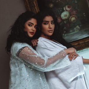 Layali Dehrab Instagram - ‏"يعجبني جدًا ثباتي على مبدأي مهما حدث، يسعدني أنَّ جميع  هزائمي القاسية جعلت مني إنسانًا هيّن ليّن، أُحب تجاربي الصعبة التي لم تؤثر على قلبي في رقّته وحنيّته، أحب التعثرات التي كانت سبب في قوّتي، أفخر أن كُل صعاب الدُنيا لم تُغيّر من كوني إنسانًا سويًّا." نطرونا في مسلسل #منزل12 @buthaina_alraisi1