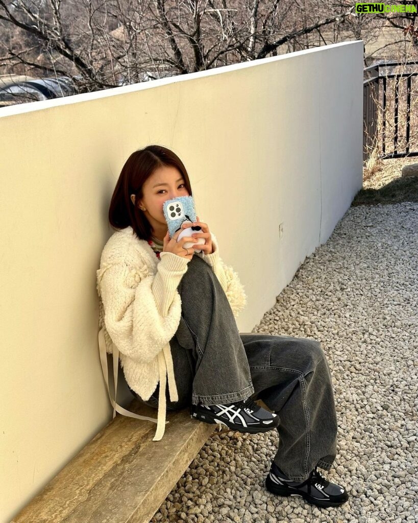 Lee Si-young Instagram - 🌫️ 공기 좋은데서 살고 싶다🥹 감기 10일차..........🤧
