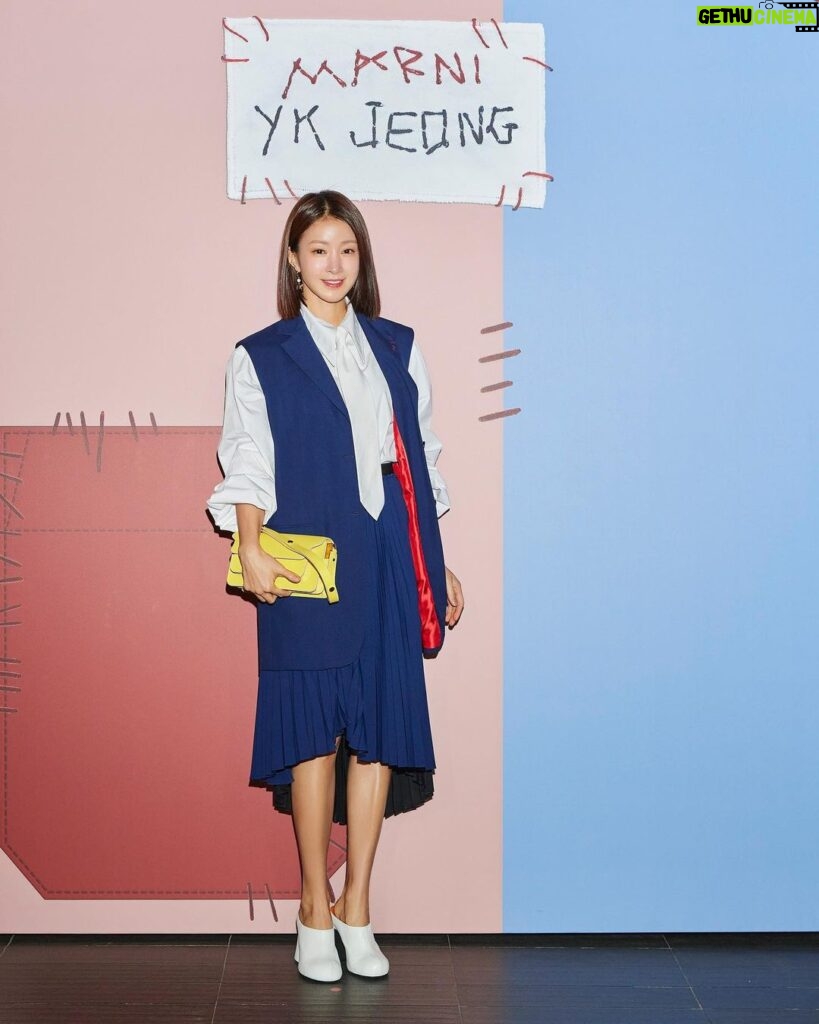 Lee Si-young Instagram - 💙 정윤기대표님과 마르니의 콜라보 캡슐 컬렉션✨ @marni