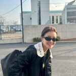 Lee Si-young Instagram - 🖤 하나산거 후회하는 예쁜 바디수트위에 뮤뮤 그리고 넘넘넘 에쁜 잉크점퍼 걸쳐주면 하루가 행복햐 촬영끝나고 먹는 계란빵도 사랑해요🫶🏻✨🥯