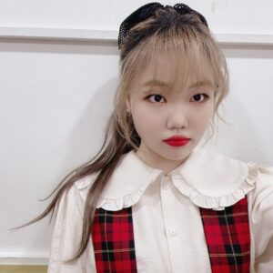 Lee Soo-hyun Instagram - 열심히 살았다 이렇게 모아보니
내 머리카락도 쉴 틈이 없었구나..!
미련없이 보내드립니다 2020년👋🏻
건강하고 즐거운 2021년 보냅시다✨