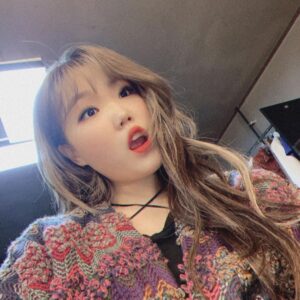 Lee Soo-hyun Instagram - 열심히 살았다 이렇게 모아보니
내 머리카락도 쉴 틈이 없었구나..!
미련없이 보내드립니다 2020년👋🏻
건강하고 즐거운 2021년 보냅시다✨
