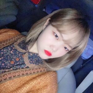 Lee Soo-hyun Instagram - 열심히 살았다 이렇게 모아보니
내 머리카락도 쉴 틈이 없었구나..!
미련없이 보내드립니다 2020년👋🏻
건강하고 즐거운 2021년 보냅시다✨