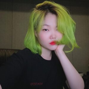 Lee Soo-hyun Instagram - 열심히 살았다 이렇게 모아보니
내 머리카락도 쉴 틈이 없었구나..!
미련없이 보내드립니다 2020년👋🏻
건강하고 즐거운 2021년 보냅시다✨
