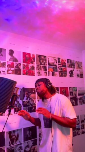 Leon G. Thomas III Instagram - Here’s a cover I did to the Summers Over Interlude by Drake and Majid Jordan. Comment down below what cover you think I should do next! #xrated #leonthomas #newmusic #rnb #livesession #victorious #motown #drake #majidjordan